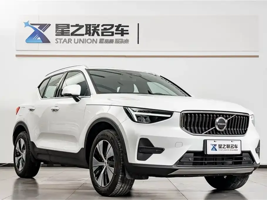Volvo XC40 — фото 3