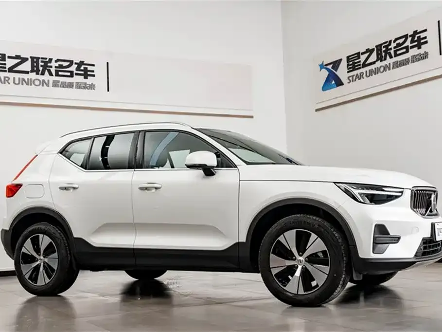 Volvo XC40 — фото 5
