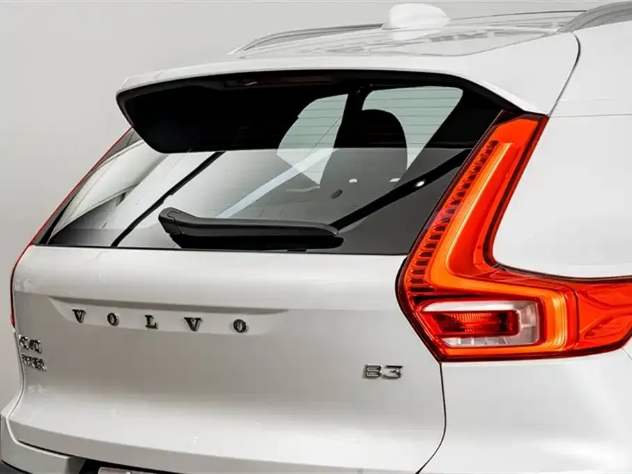 Volvo XC40 — фото 7