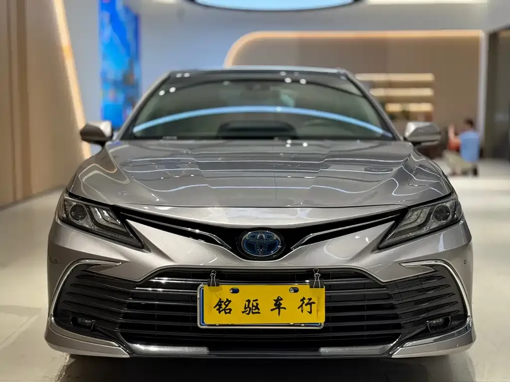 Toyota Camry — фото 5