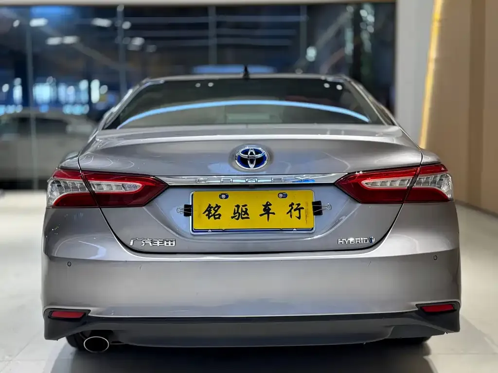 Toyota Camry — фото 4