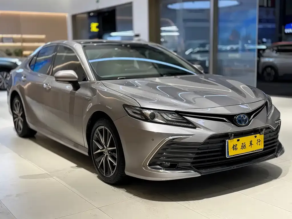 Toyota Camry — фото 3