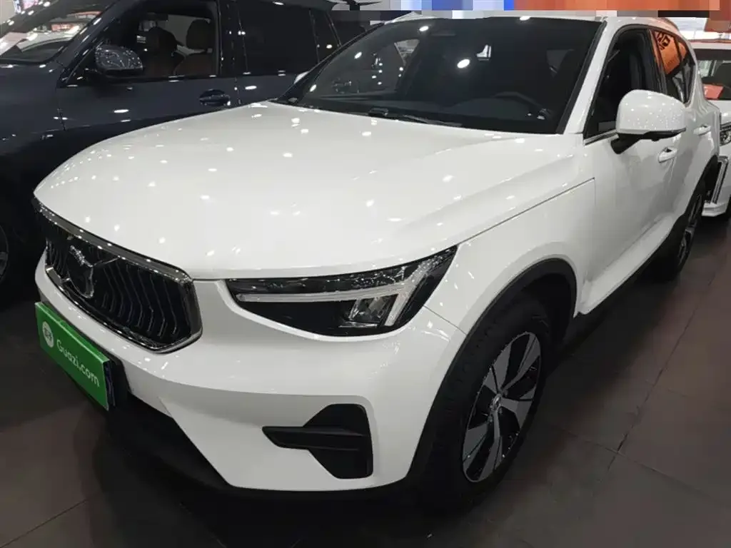 Volvo XC40 — фото 4