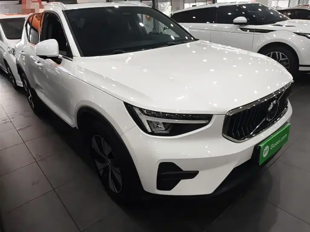 Volvo XC40 — фото 9