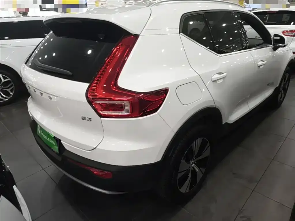 Volvo XC40 — фото 6