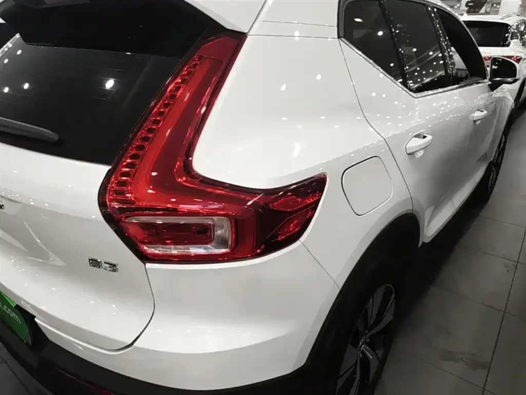 Volvo XC40 — фото 3