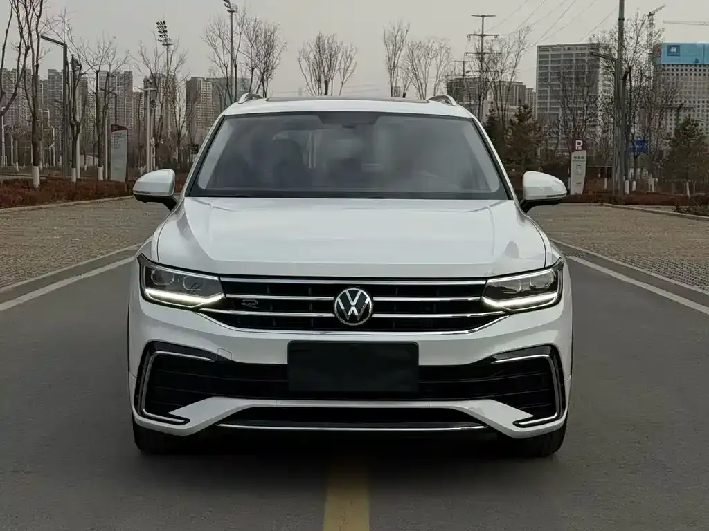 Volkswagen Tiguan L — фото 3