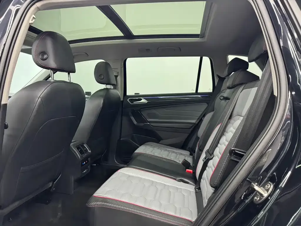 Volkswagen Tiguan L 2023 из CN, фото 10
