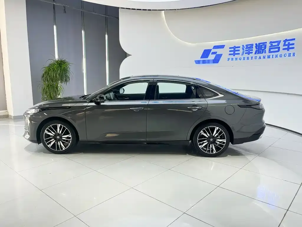 Changan Eado — фото 3