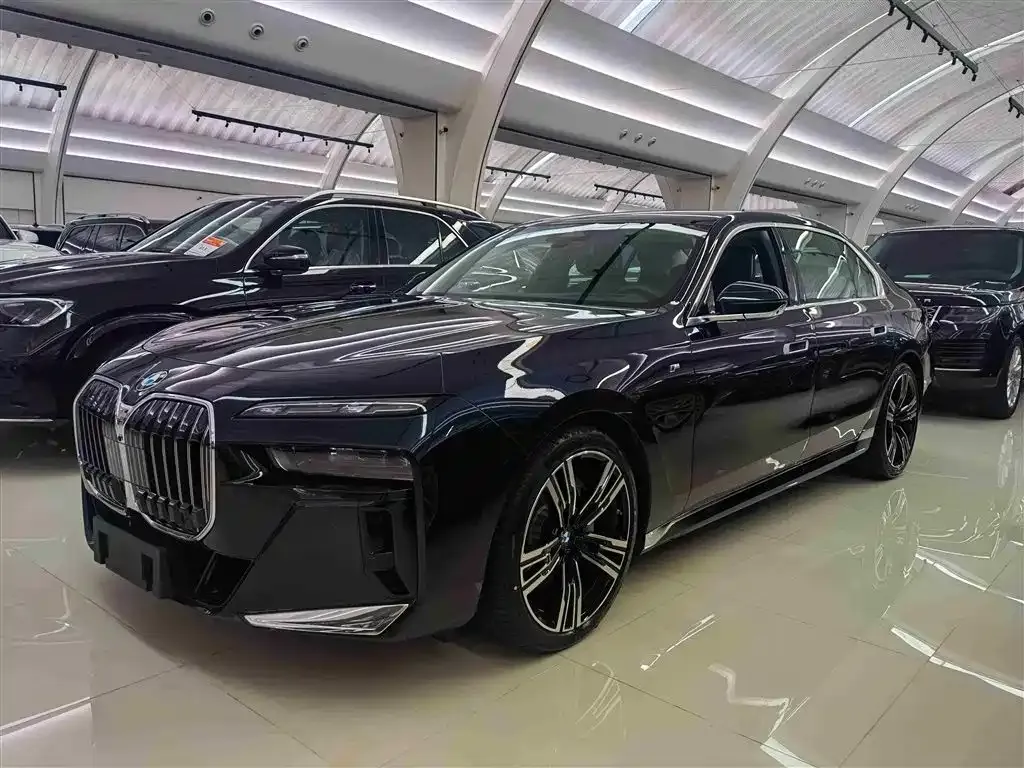 BMW 7 Series — фото 1