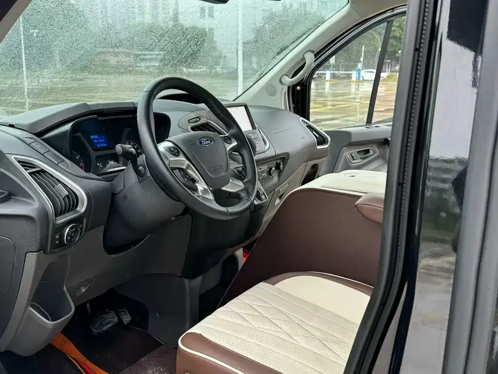 Ford Tourneo — фото 3