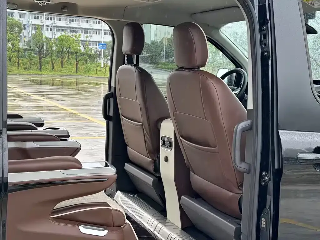 Ford Tourneo — фото 10