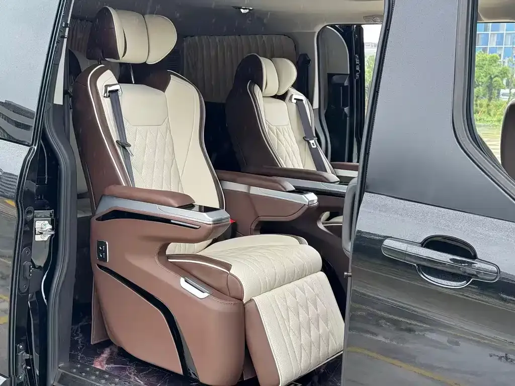 Ford Tourneo — фото 9