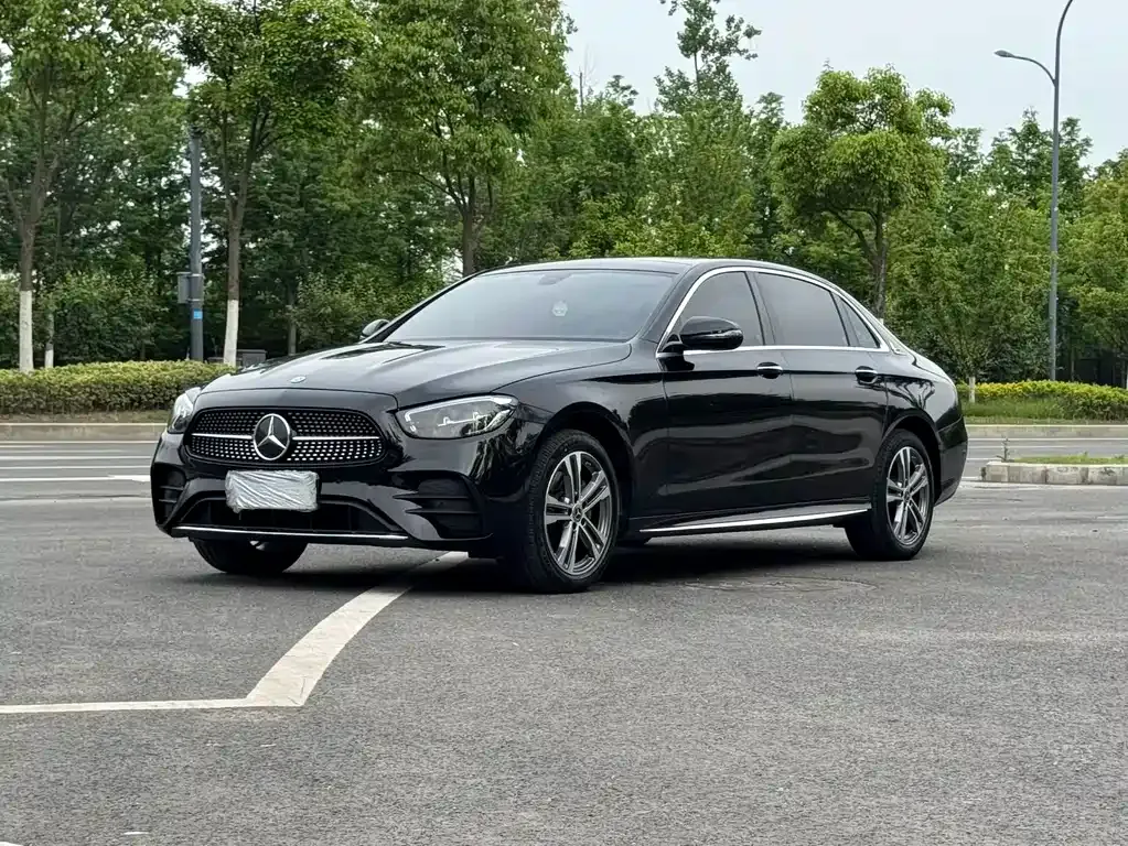 Mercedes-Benz E-Class — фото 1