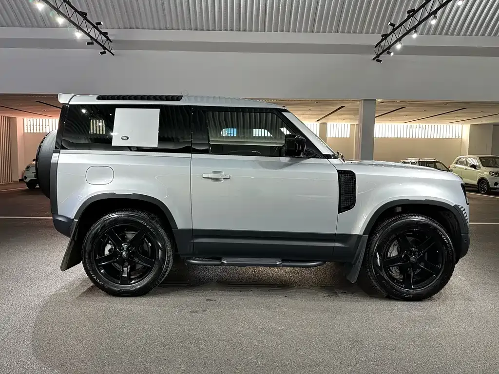Land Rover Defender — фото 10