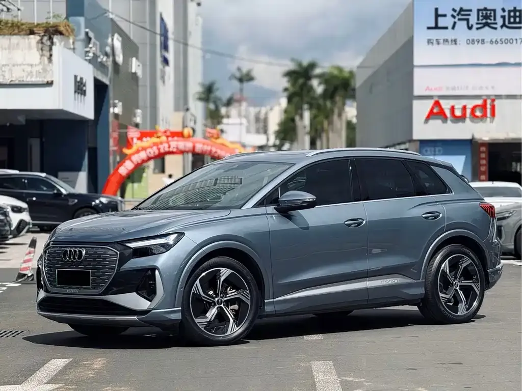 Audi Q4 e-tron — фото 1