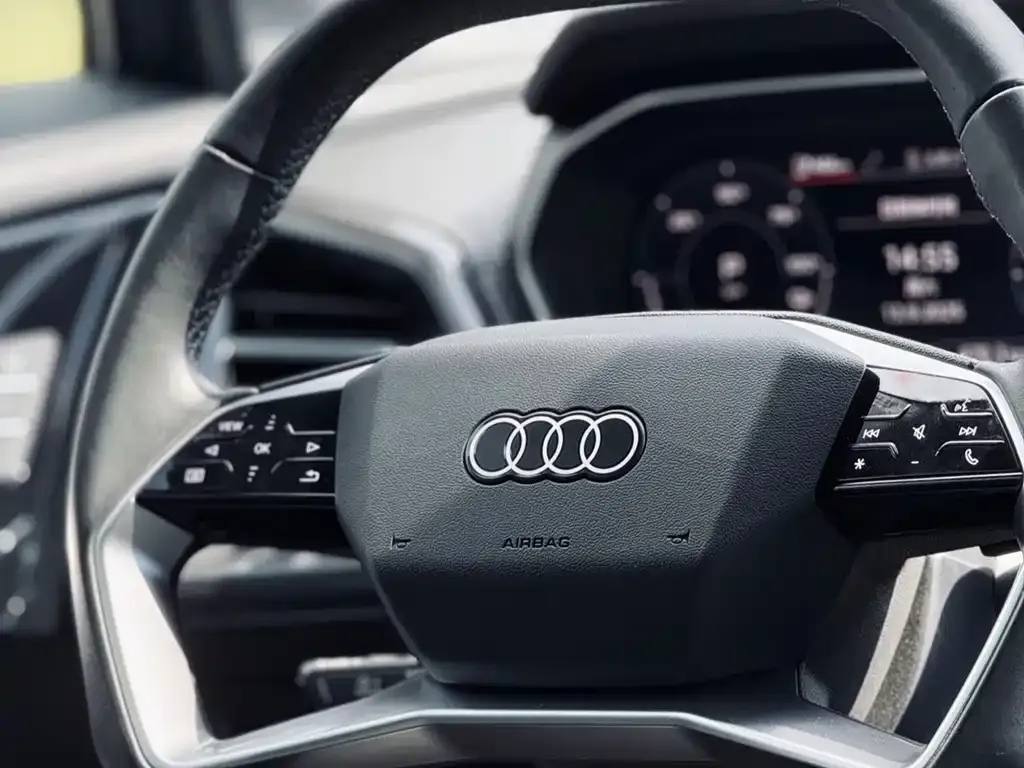 Audi Q4 e-tron — фото 6