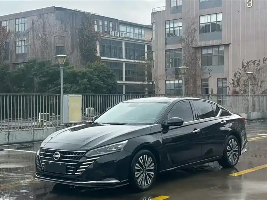 Nissan Teana — фото 1