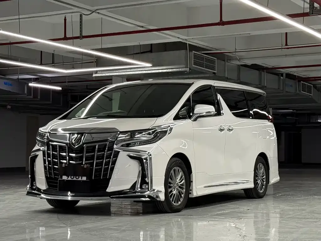Toyota Alphard — фото 1