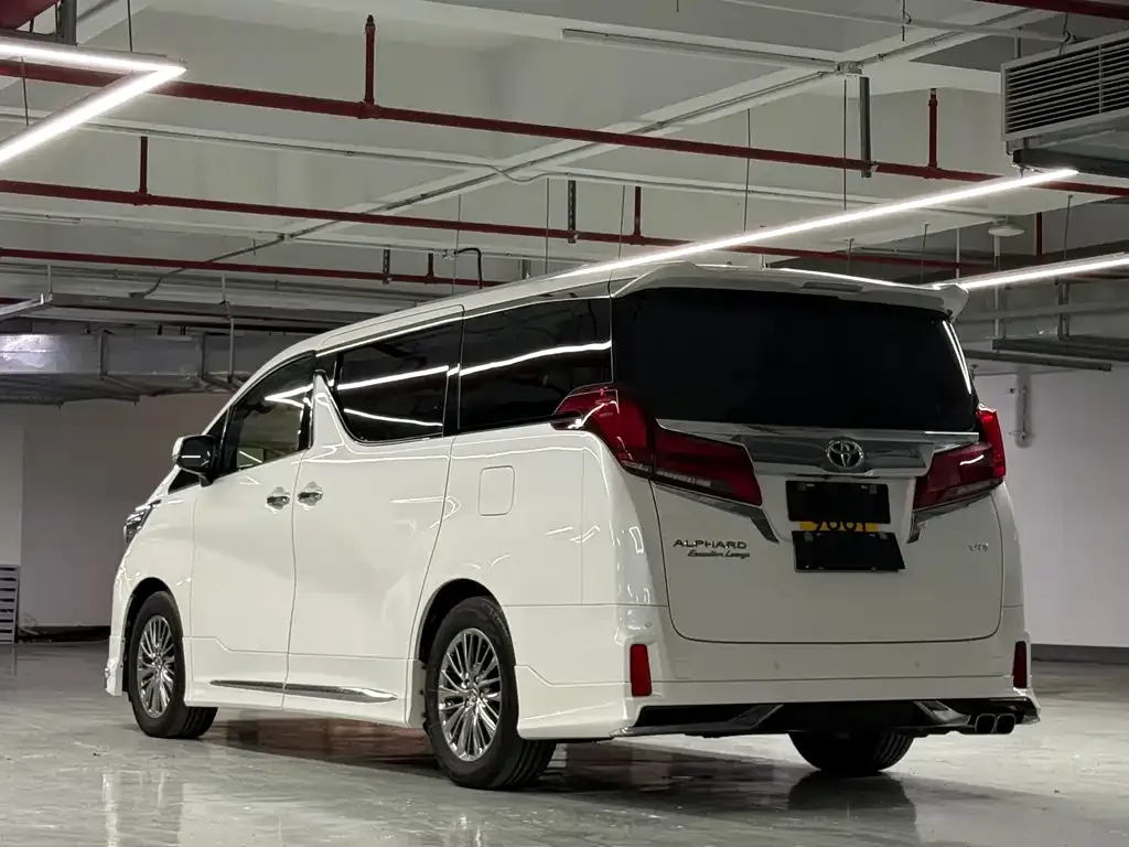 Toyota Alphard — фото 7