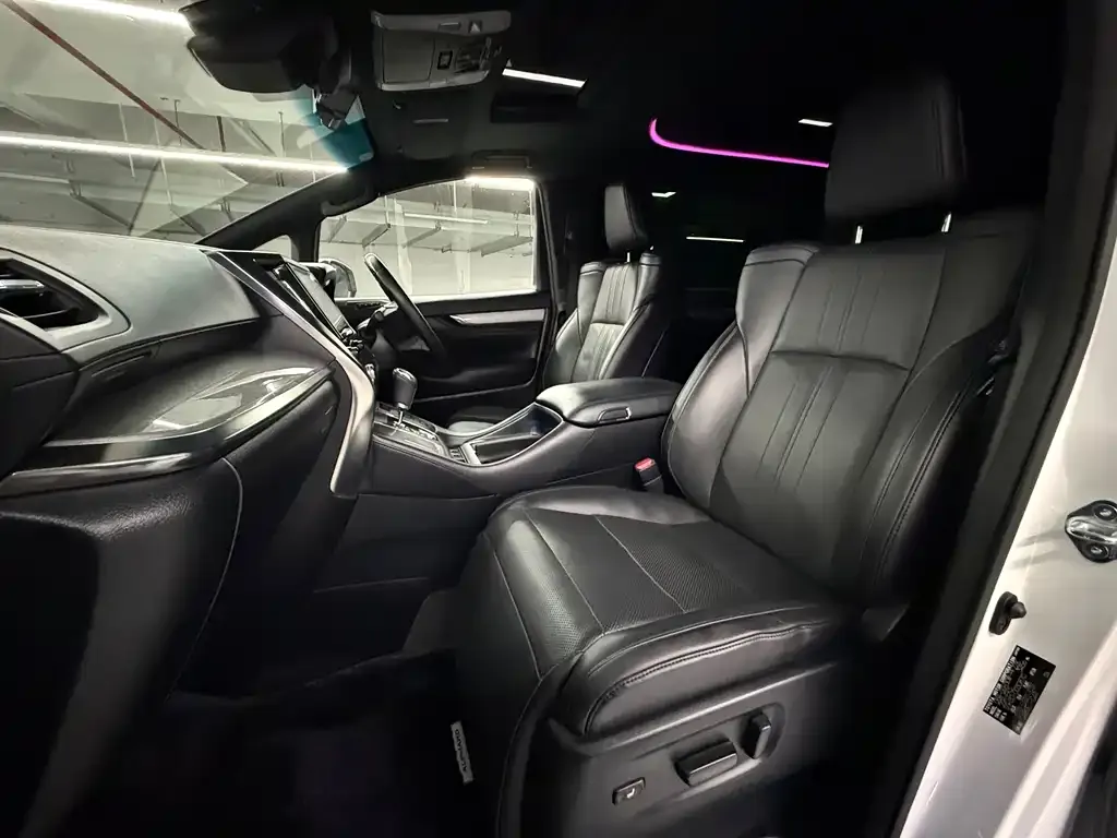 Toyota Alphard — фото 6