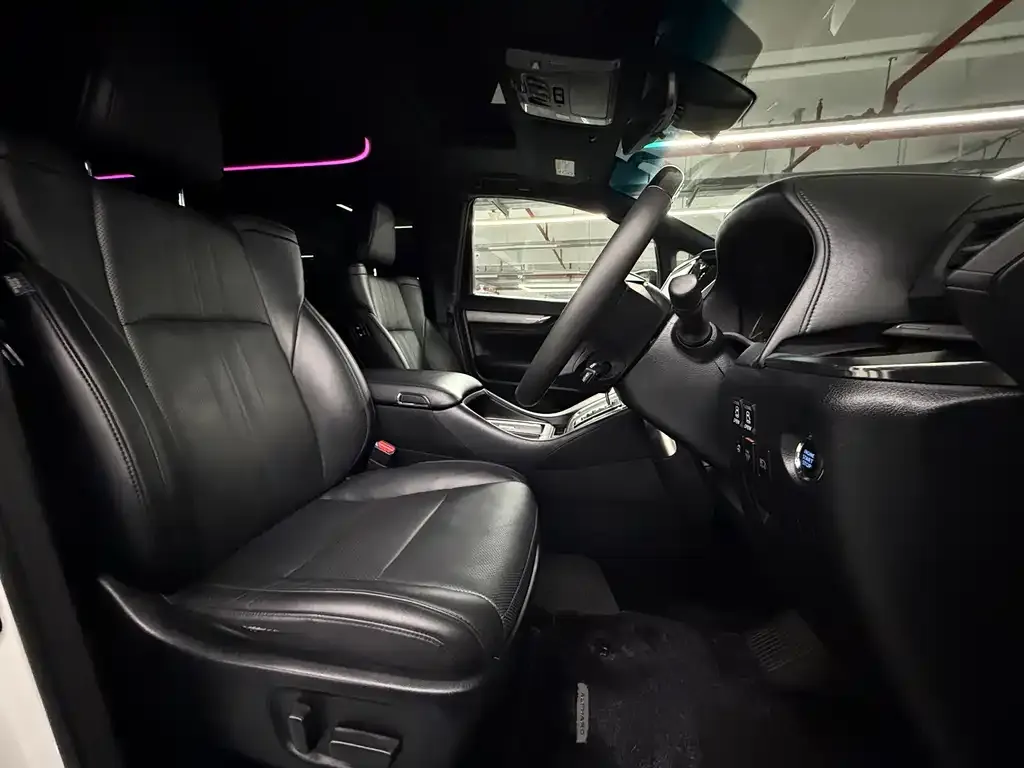 Toyota Alphard — фото 2