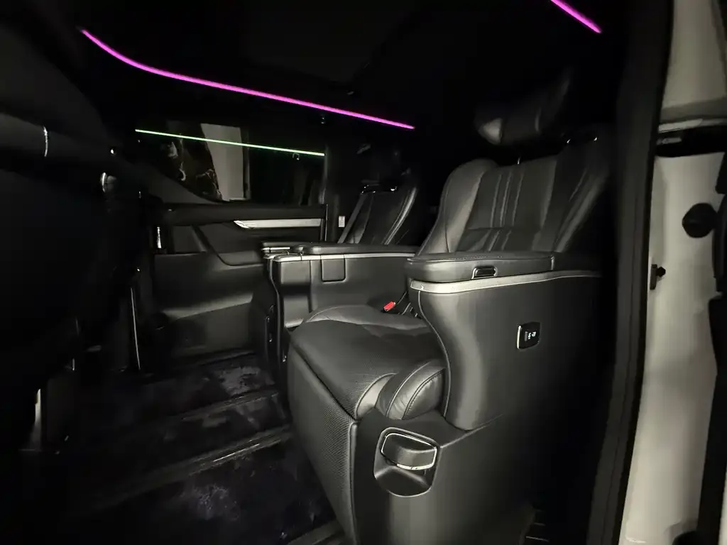 Toyota Alphard — фото 5