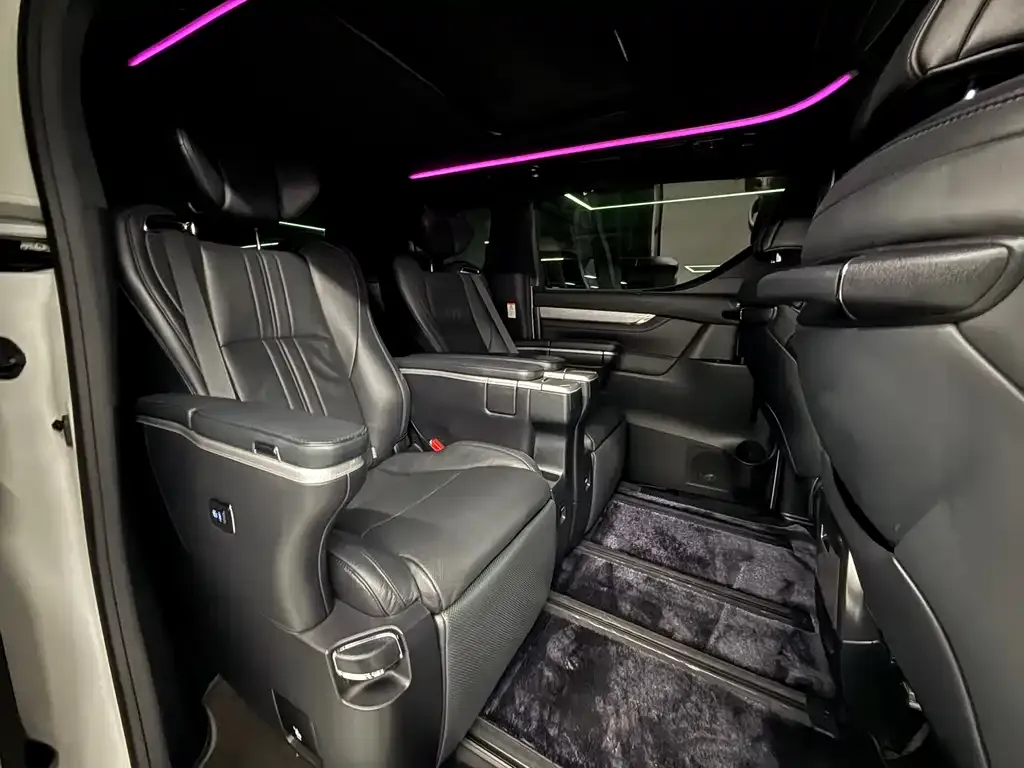 Toyota Alphard — фото 10