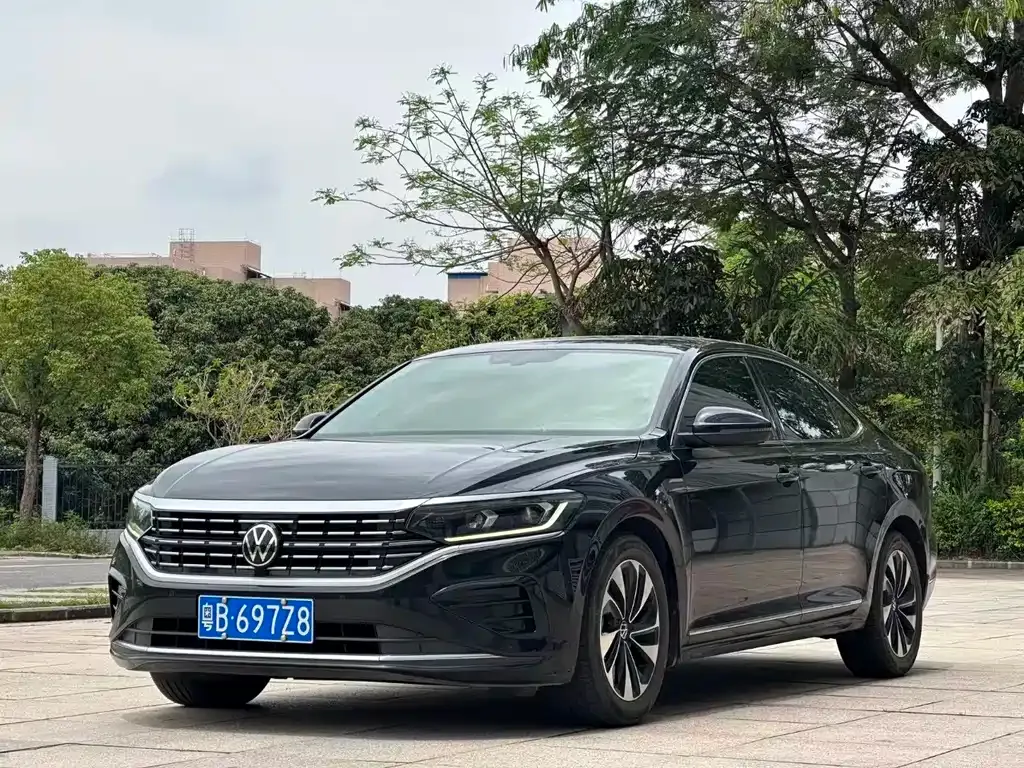 Volkswagen Passat — фото 1
