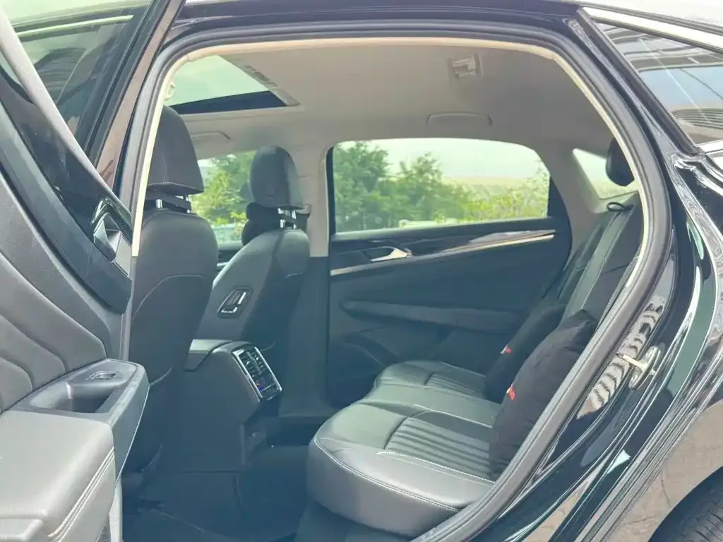 Volkswagen Passat — фото 6