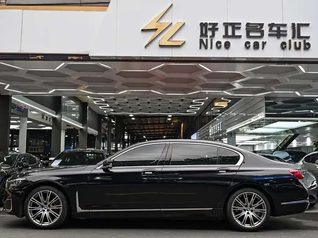 BMW 7 Series 2022 из CN, фото 8