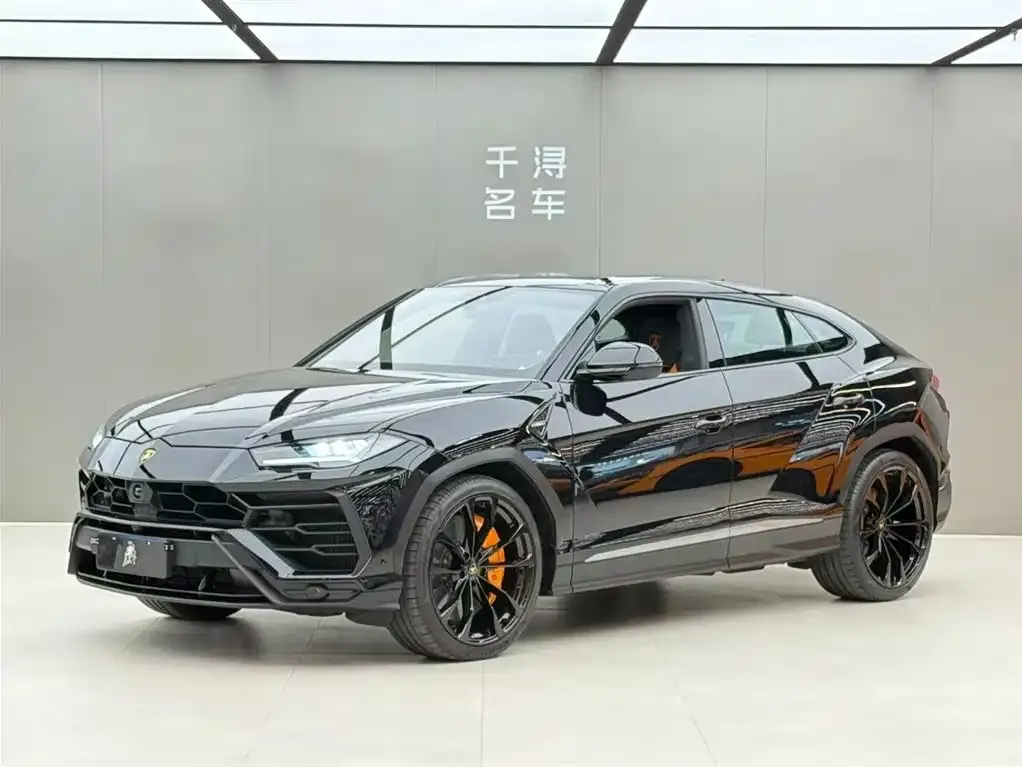 Lamborghini Urus — фото 1