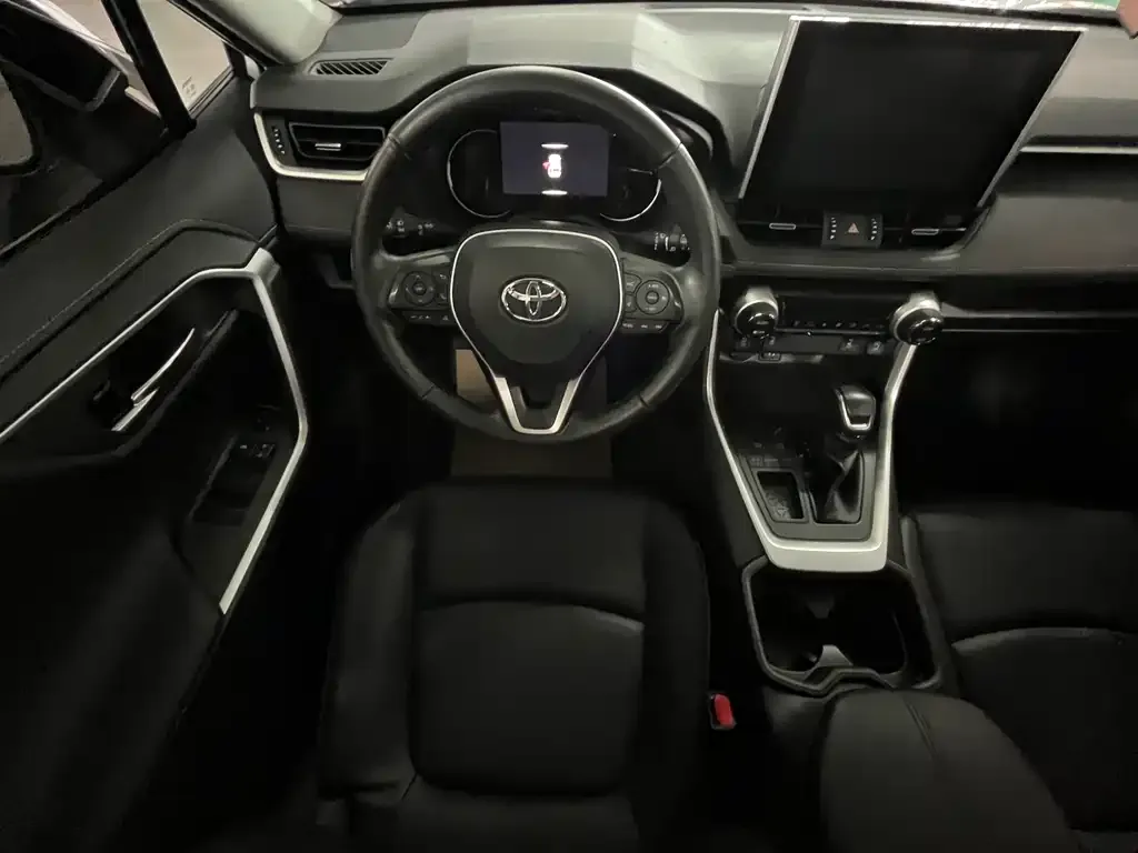 Toyota RAV4 — фото 6