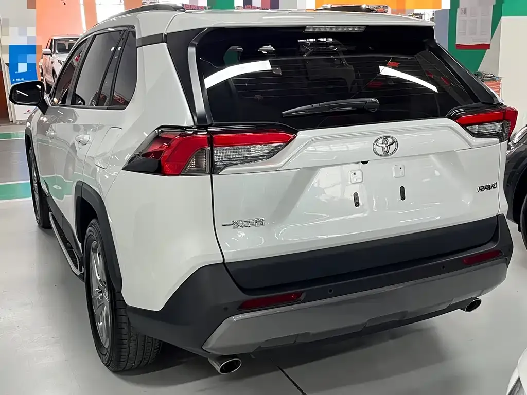 Toyota RAV4 — фото 8
