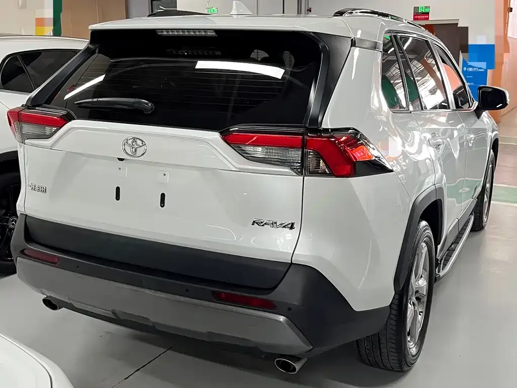 Toyota RAV4 — фото 4