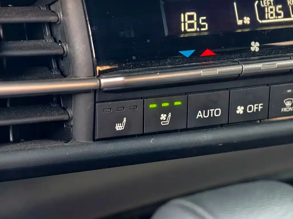 Toyota Sienna — фото 3