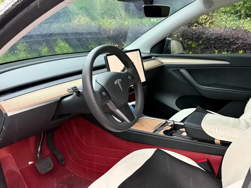 Tesla Model Y — фото 4