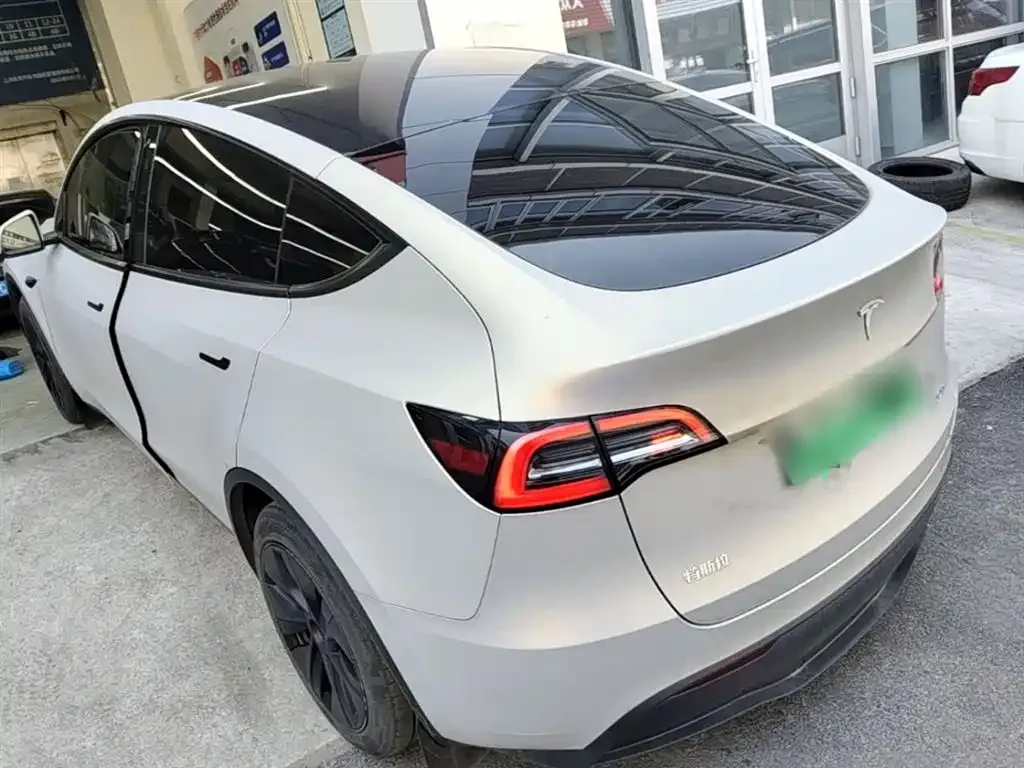 Tesla Model Y — фото 6