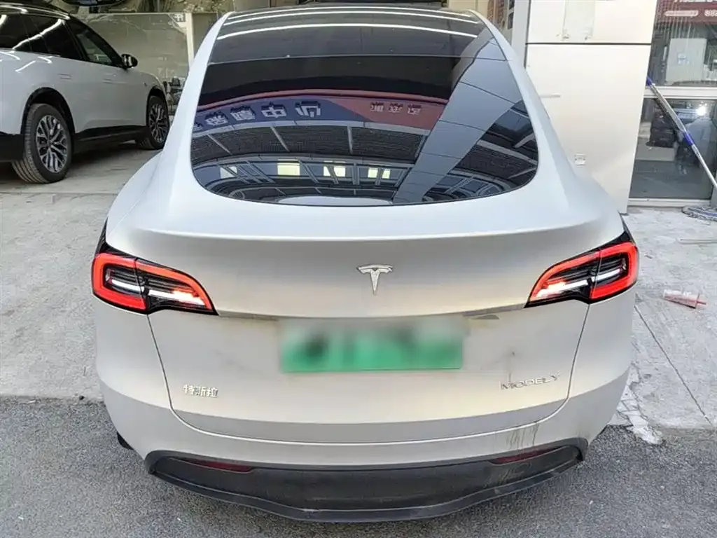 Tesla Model Y — фото 4