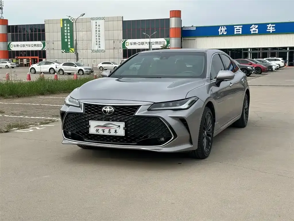Toyota Avalon — фото 1