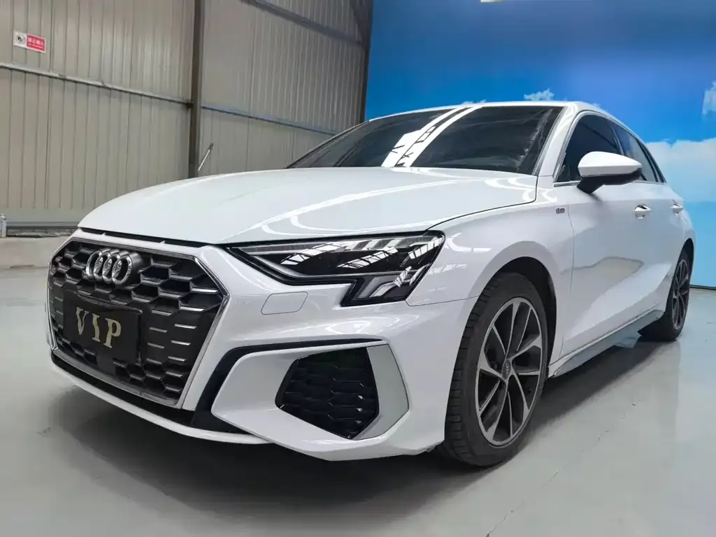 Audi A3 — фото 1