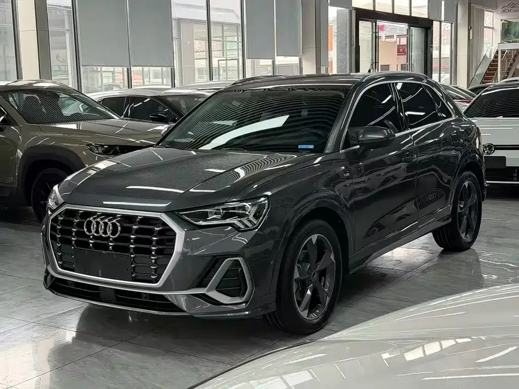 Audi Q3 — фото 1