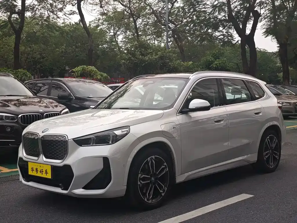 BMW iX1