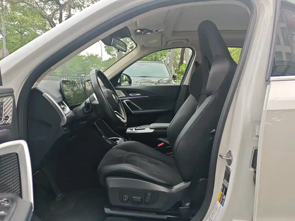 BMW iX1 2024 из CN, фото 7