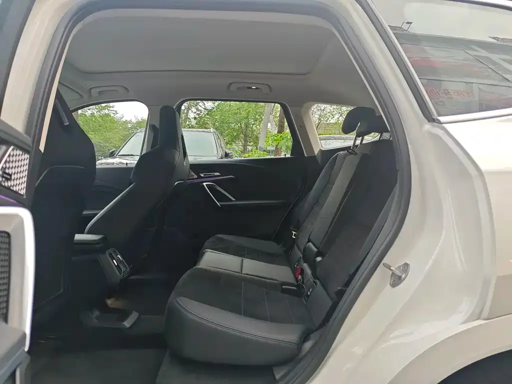 BMW iX1 2024 из CN, фото 4