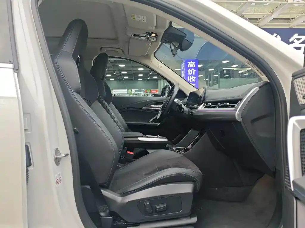 BMW iX1 2024 из CN, фото 2