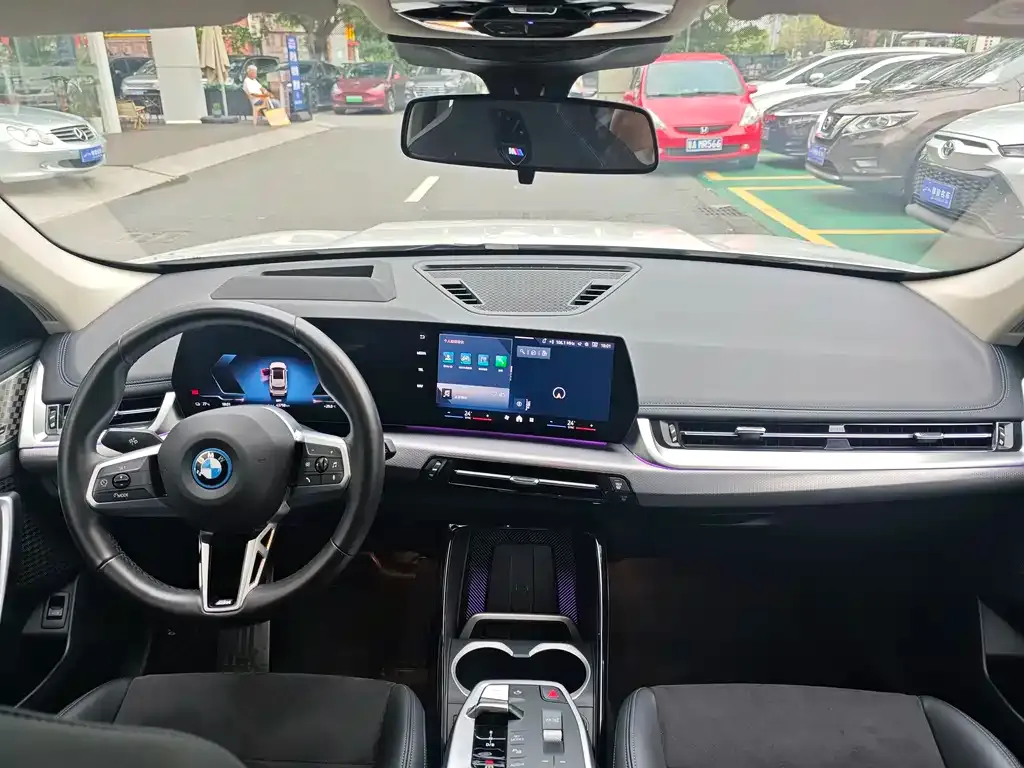 BMW iX1 2024 из CN, фото 5