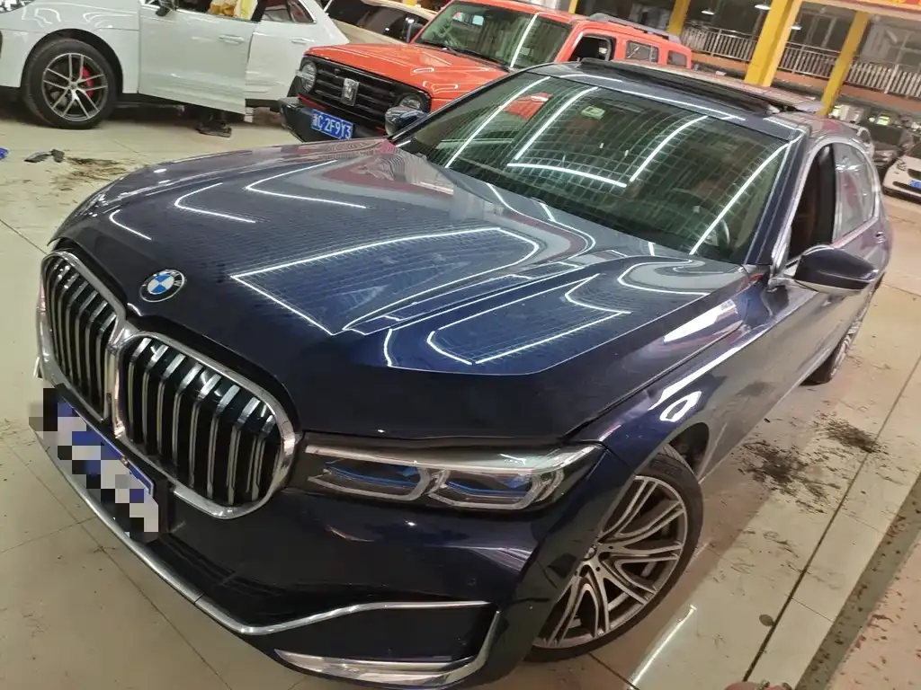BMW 7 Series — фото 1