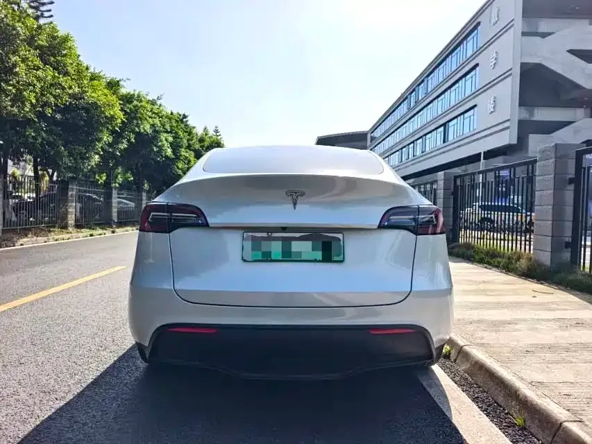 Tesla Model Y — фото 5
