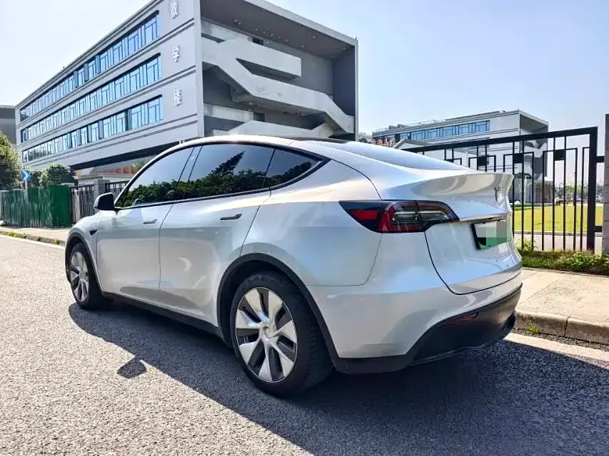 Tesla Model Y — фото 4